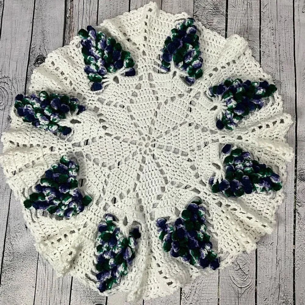 Handmade Grape Clusters Round Doily - Picture 2 of 3